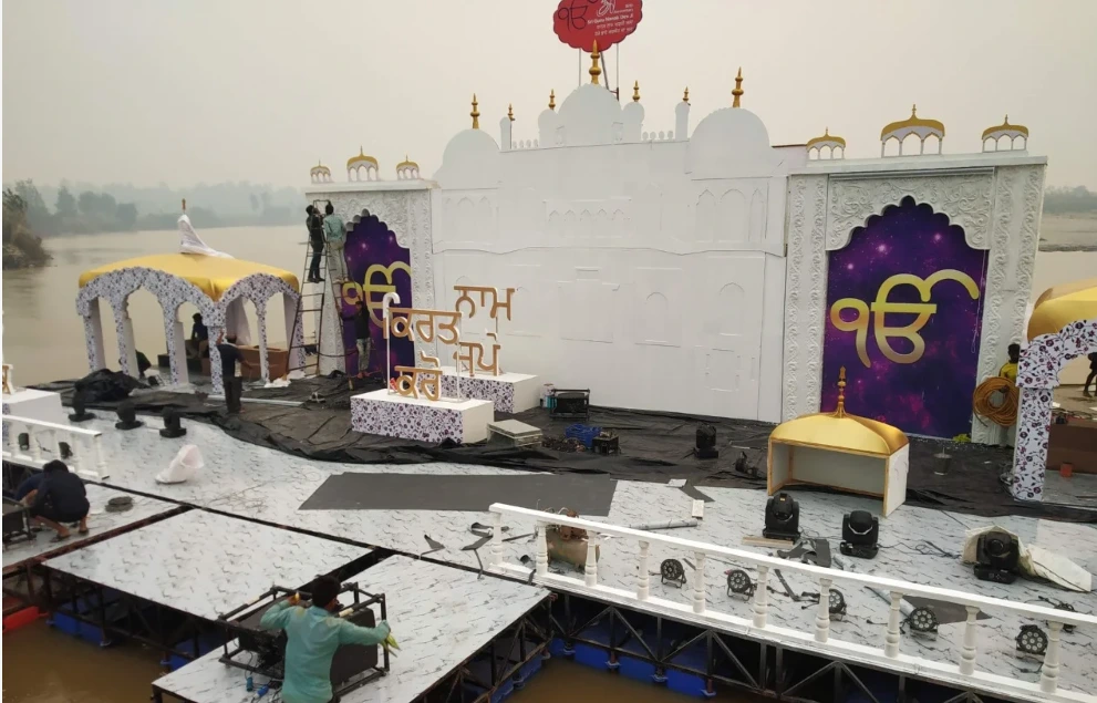A large, modular floating Gurudwara platform, engineered by AIPL using SIFJ (Steel-Integrated Floating Jetty) technology, is being installed on the Sutlej River for the 550th Guru Nanak Dev Ji Jayanti celebrations. 