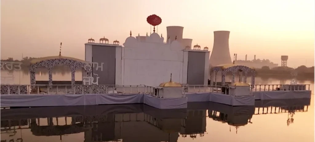 A large, modular floating Gurudwara platform, engineered by AIPL using SIFJ (Steel-Integrated Floating Jetty) technology