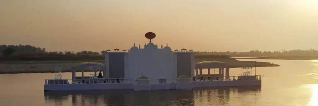 A large, modular floating Gurudwara platform, engineered by AIPL using SIFJ (Steel-Integrated Floating Jetty) technology.