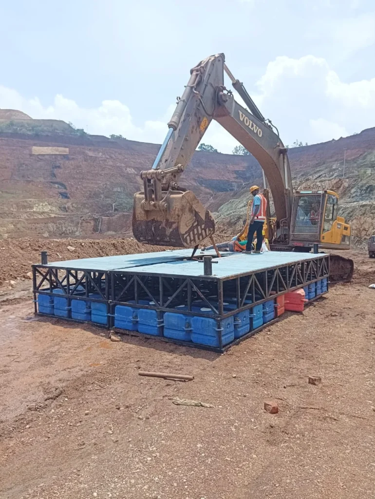 Heavy-duty modular pontoon installation for industrial dewatering operations
