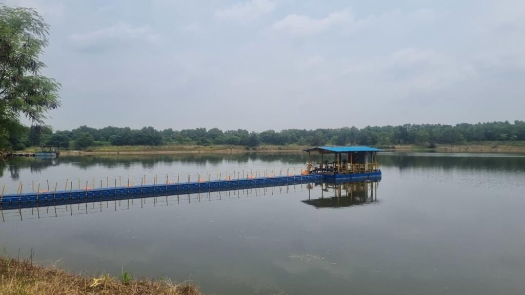 Floating pump pontoon structure for reservoir water intake and municipal pumping applications
